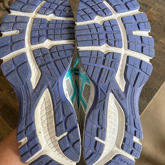 Woman’s asics 10.5 - Picture 2 of 3